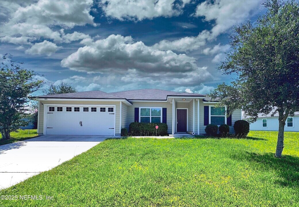 8224 Golden Bamboo Dr in Jacksonville, FL - Building Photo