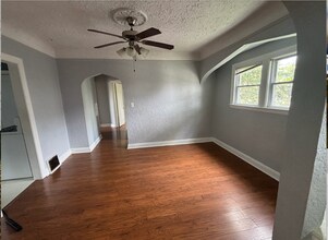 209 W Dudley St, Unit upper in Maumee, OH - Building Photo - Building Photo