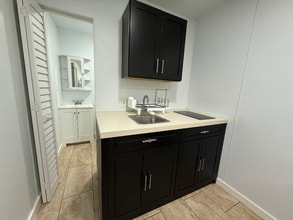 231 W 41st St in Hialeah, FL - Foto de edificio - Building Photo