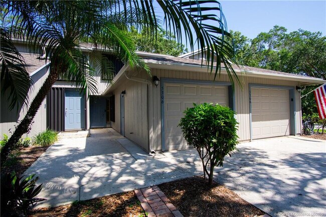5300 SE Schooner Oaks Way in Stuart, FL - Building Photo - Building Photo