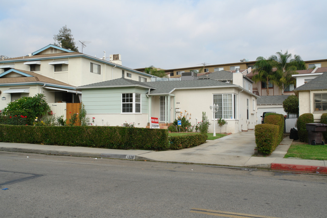 1228 Valley View Rd in Glendale, CA - Building Photo