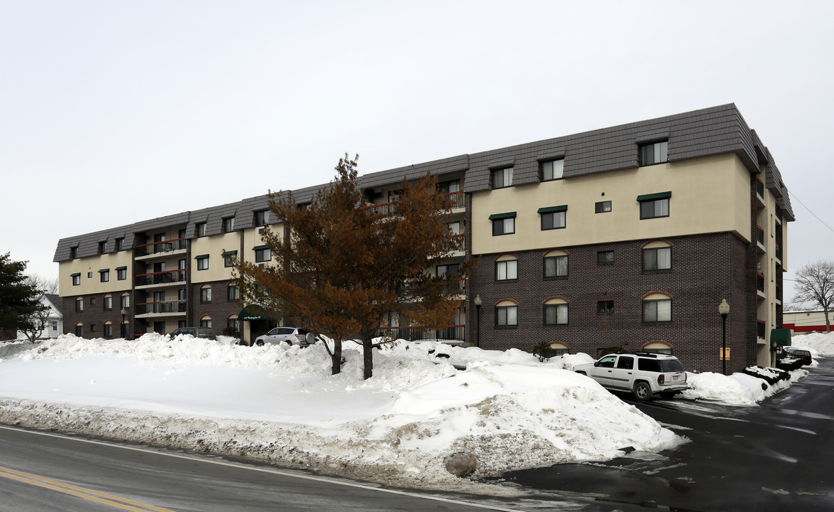 Spanish Trace Apartments in Weymouth, MA - Building Photo