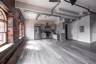 490 Pearl St-Unit -7 in Buffalo, NY - Building Photo - Building Photo