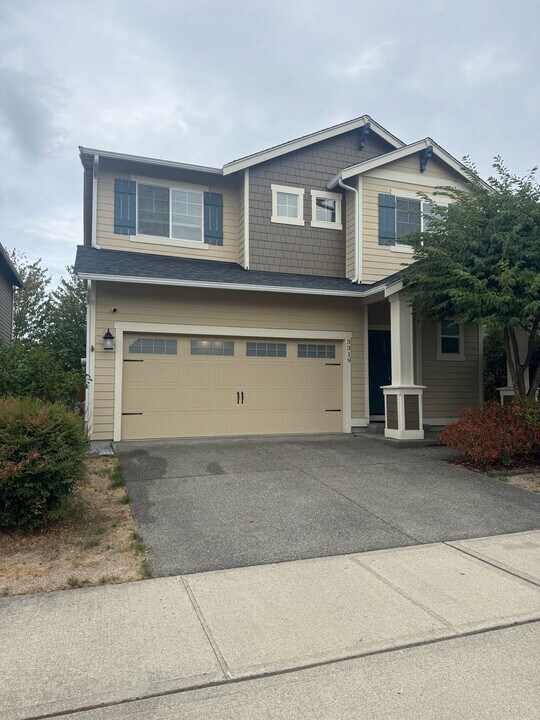 3319 Aurora St NE in Lacey, WA - Foto de edificio