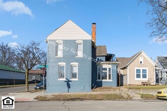 1006 Runnion Ave in Fort Wayne, IN - Foto de edificio - Building Photo