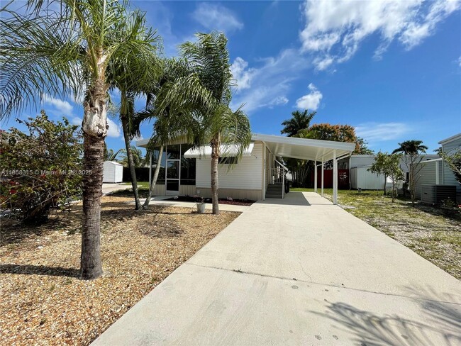 property at 2903 Harbor Ln