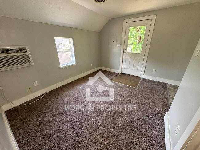 832 E 7th St, Unit 832 in Anderson, IN - Foto de edificio - Building Photo