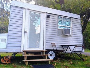 80 Perkins Ave in Cranston, RI - Building Photo - Building Photo