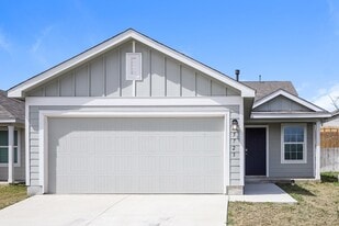 5723 Fruchel Wy in San Antonio, TX - Building Photo