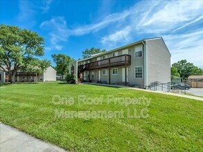 2001 Chateau Dr in Harrisonville, MO - Building Photo - Building Photo