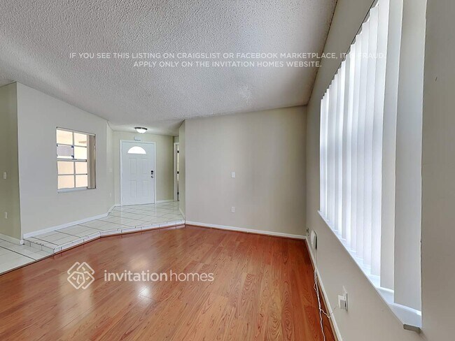 4711 SW 142nd Ct in Miami, FL - Foto de edificio - Building Photo