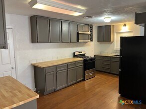 208 E Voelter Ave in Killeen, TX - Building Photo - Building Photo