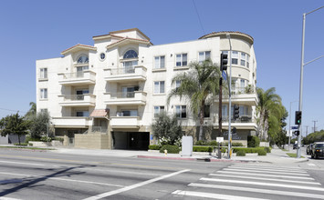 Corbin Villas in Reseda, CA - Building Photo - Building Photo