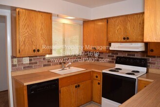 8698 Cliffwood Way in Sacramento, CA - Building Photo - Building Photo