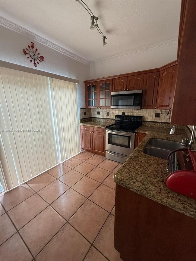 10450 SW 154th Ct in Miami, FL - Building Photo - Building Photo