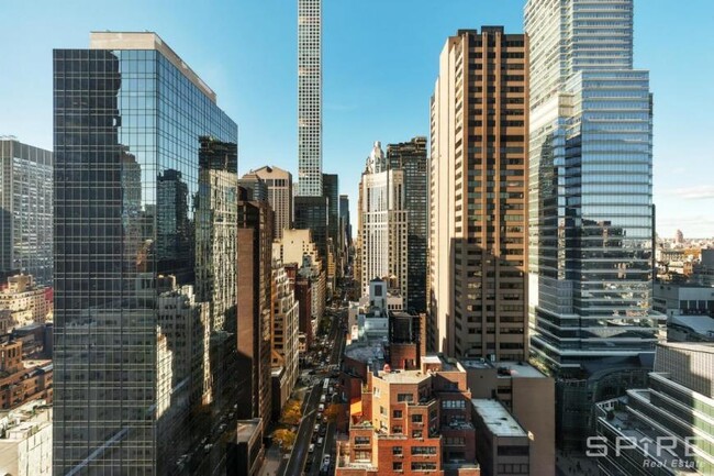 207 E 57th St in New York, NY - Foto de edificio - Building Photo