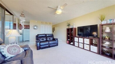 6710 Hawaii Kai Dr in Honolulu, HI - Foto de edificio - Building Photo