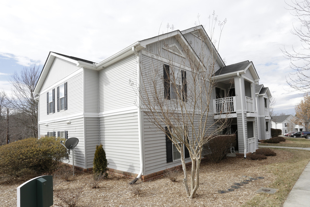 Cedar Bluff Apartments in Hendersonville, NC - Building Photo