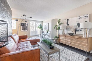 Woodbury Towers in London, ON - Building Photo
