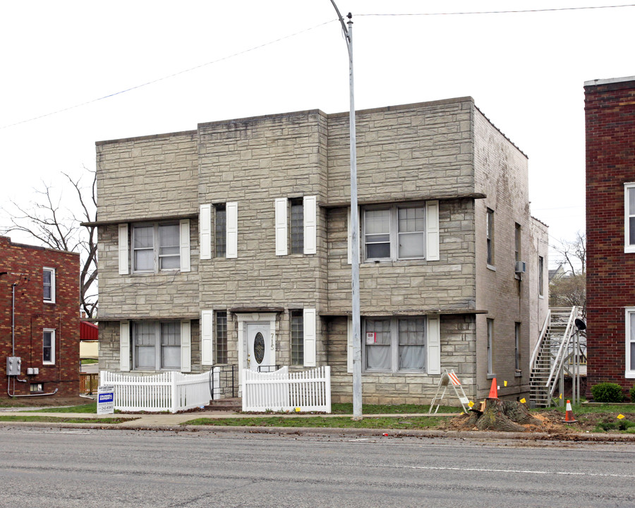 715 Main St in Mount Vernon, IL - Building Photo