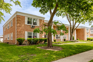 910 W Saint James ST in Arlington Heights, IL - Foto de edificio - Building Photo