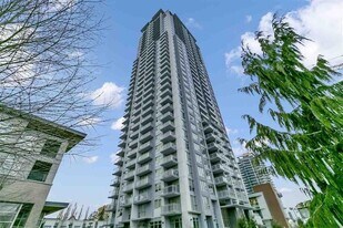 13325-1102A 102 A Ave in Surrey, BC - Building Photo