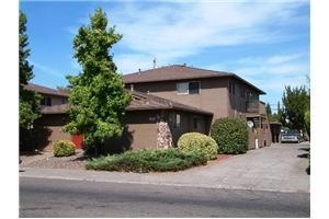 100 Laws Ave in Ukiah, CA - Building Photo