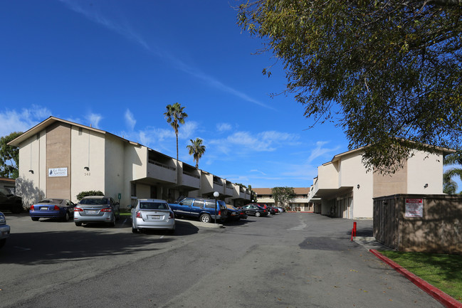 Sea Breeze Apartments in Carlsbad, CA - Foto de edificio - Building Photo