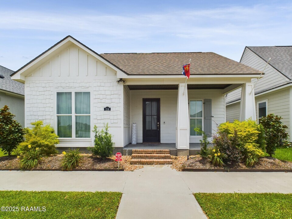 114 Sandstone Ave in Scott, LA - Building Photo
