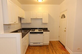 3725.5 N Pine Grove Ave in Chicago, IL - Building Photo - Building Photo