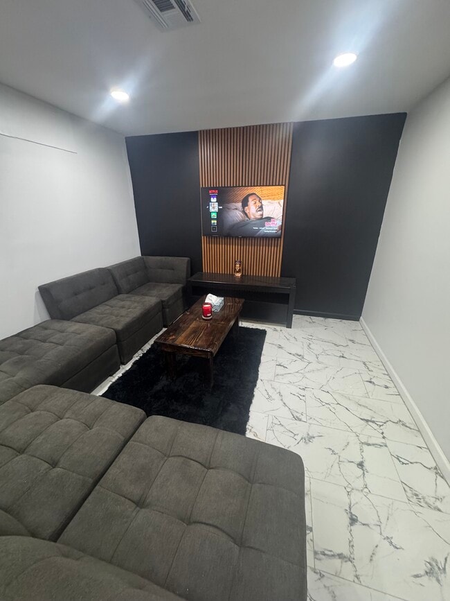 17 9th Ave, Unit Ground fl in East Orange, NJ - Foto de edificio - Building Photo