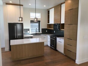 145 W Heising Dr in Sisters, OR - Building Photo - Building Photo