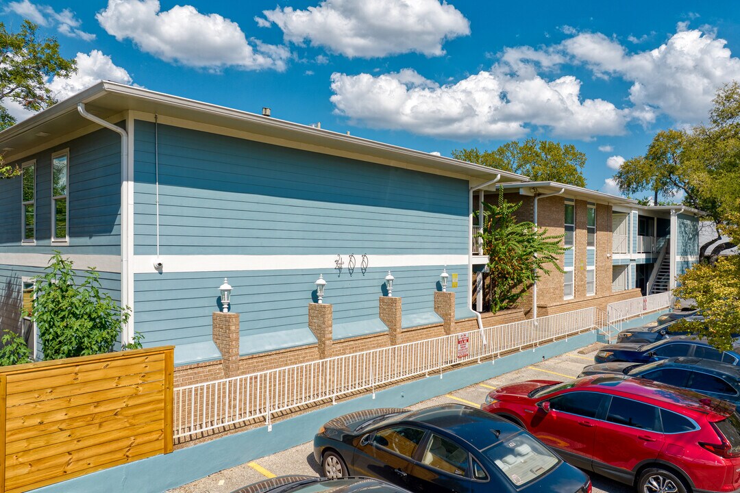 West 35th Street Condos in Austin, TX - Building Photo