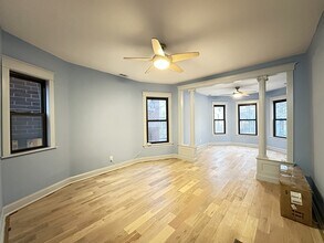3245 N Lakewood Ave, Unit 2C in Chicago, IL - Foto de edificio - Building Photo