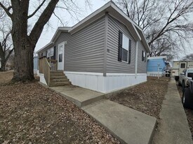 440 Warbler Ln in Madison, WI - Building Photo