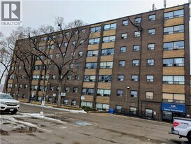 468 Ottawa St N in Hamilton, ON - Building Photo