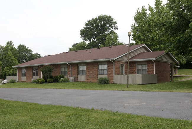 ***The Willows- NO AVAILABILITY*** in Columbia, TN - Foto de edificio - Building Photo