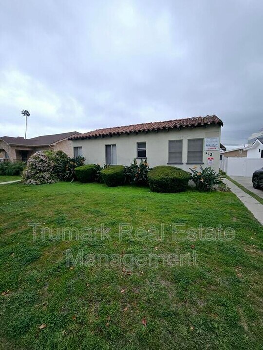 412 W Wilson Ave in Glendale, CA - Building Photo
