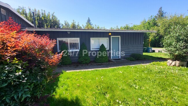 304 SW 7th St-Unit -B in Troutdale, OR - Building Photo - Building Photo