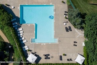 60 Tower Hill Dr in Red Bank, NJ - Building Photo - Building Photo