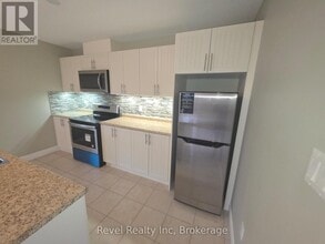 22 Evans St in Tay, ON - Building Photo - Building Photo