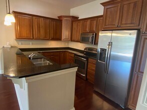 19045 Thomson Dr in Brookfield, WI - Building Photo - Building Photo