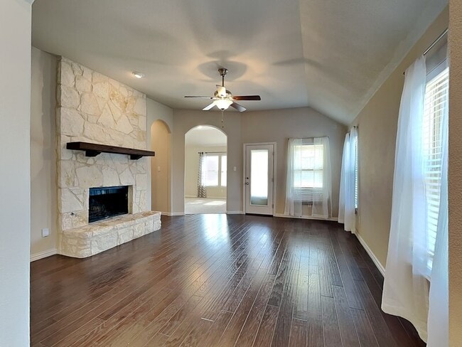 816 Water Garden Cir in Little Elm, TX - Foto de edificio - Building Photo