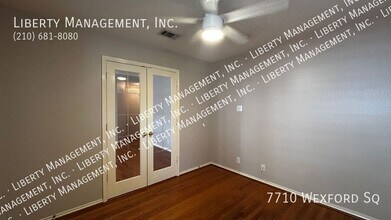 7710 Wexford Square in San Antonio, TX - Building Photo - Building Photo