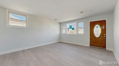 1 Hermann Ave in Carteret, NJ - Foto de edificio - Building Photo