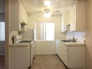 Bronson in Los Angeles, CA - Building Photo - Interior Photo