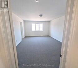 246 Mckenzie Dr in Clearview, ON - Building Photo - Building Photo