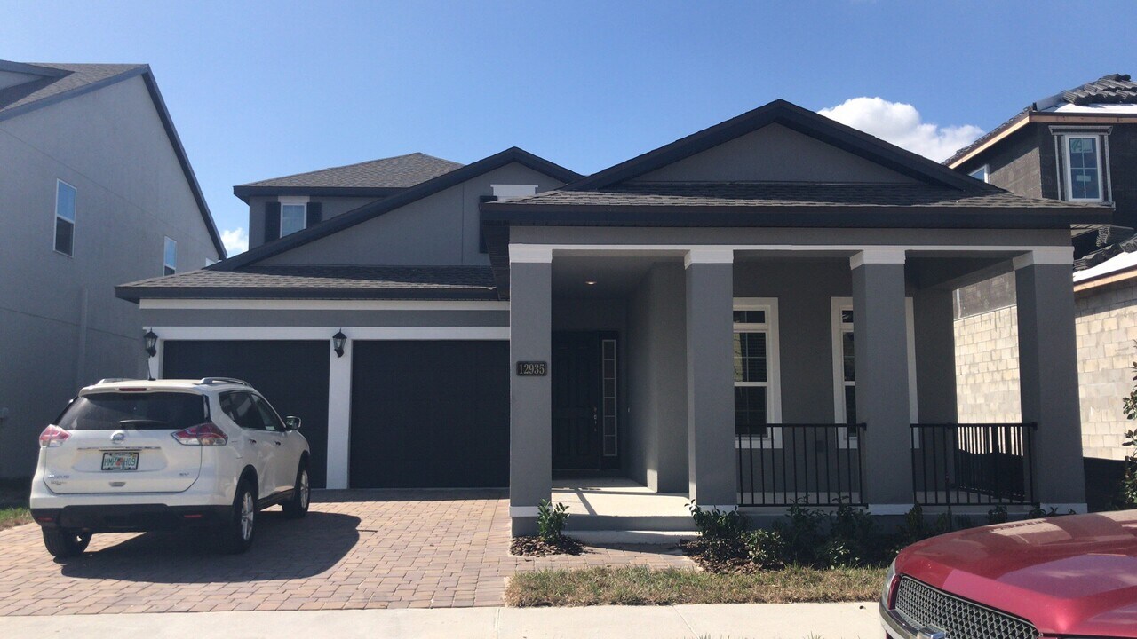 12935 Westside Vlg Lp in Windermere, FL - Building Photo