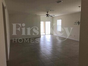217 NW 9th St in Cape Coral, FL - Building Photo - Building Photo