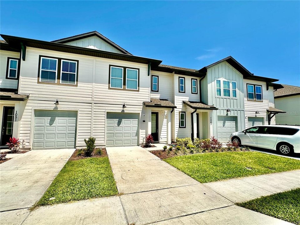 1047 Plantation Ln in Davenport, FL - Building Photo